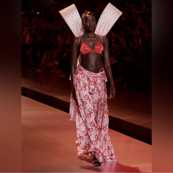 NWOT Victoria’s Secret Chalk Rose Glazed Satin pajama set XS - Picture 5 of 12